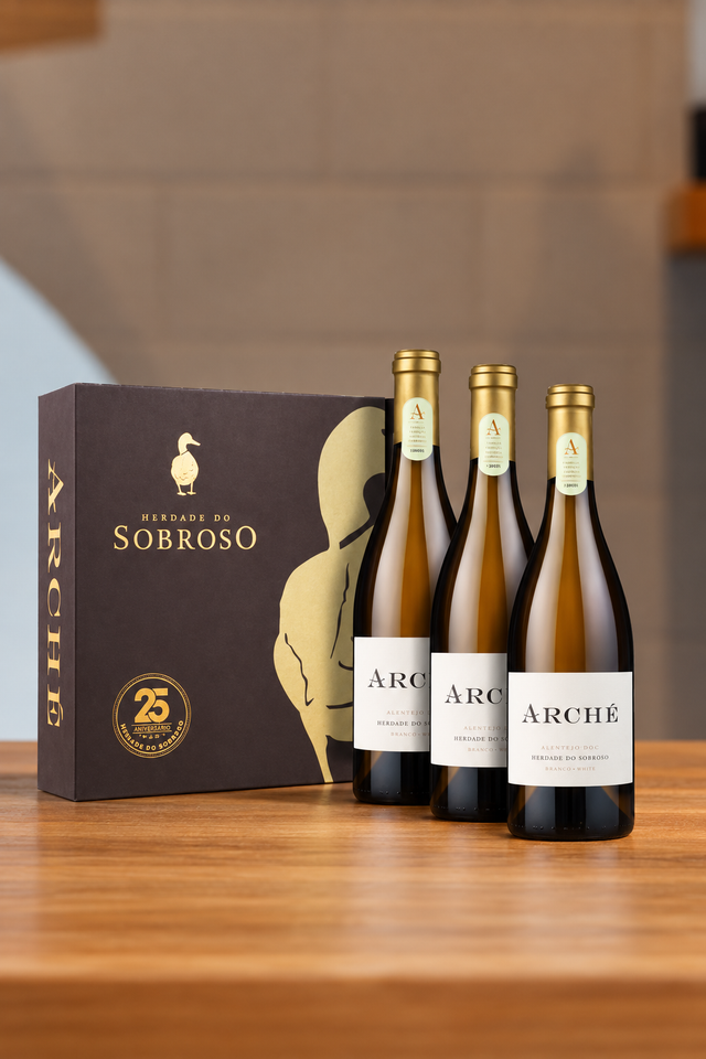 
Herdade do Sobroso Arché Branco — Caixa 25.º Aniversário, 3 × 0,75 L